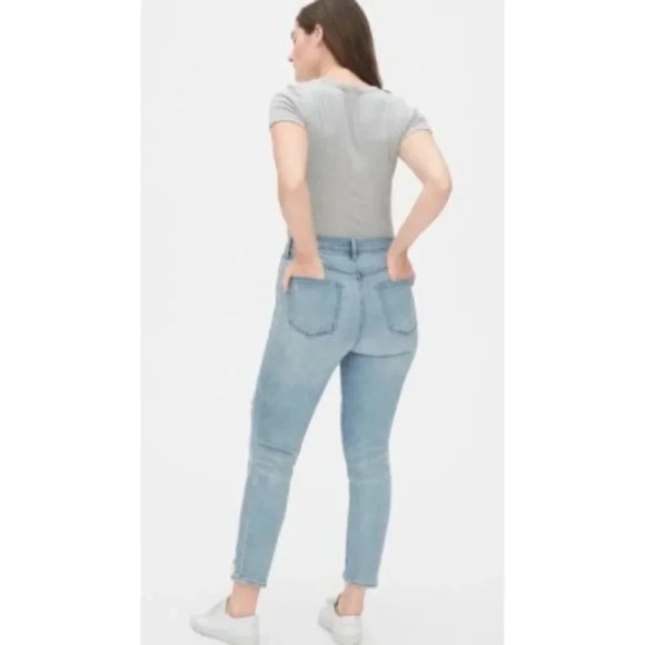 Gap Destroyed True Skinny with Chewed Hem in Light Wash- size 32 - Picture 2 of 10